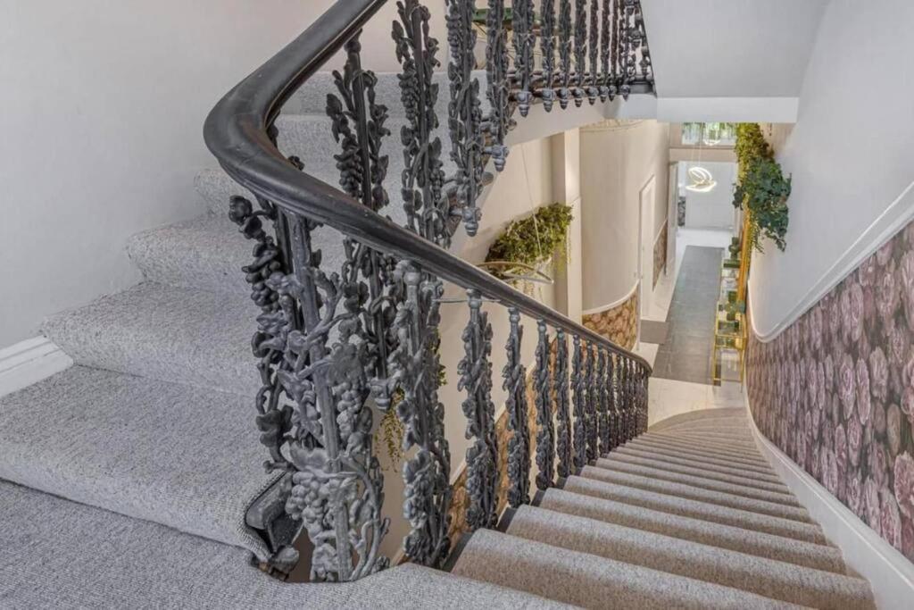 Stylish & Cosy Hyde Park By Tube Metro Stations With Elevator - Lift Apartment *