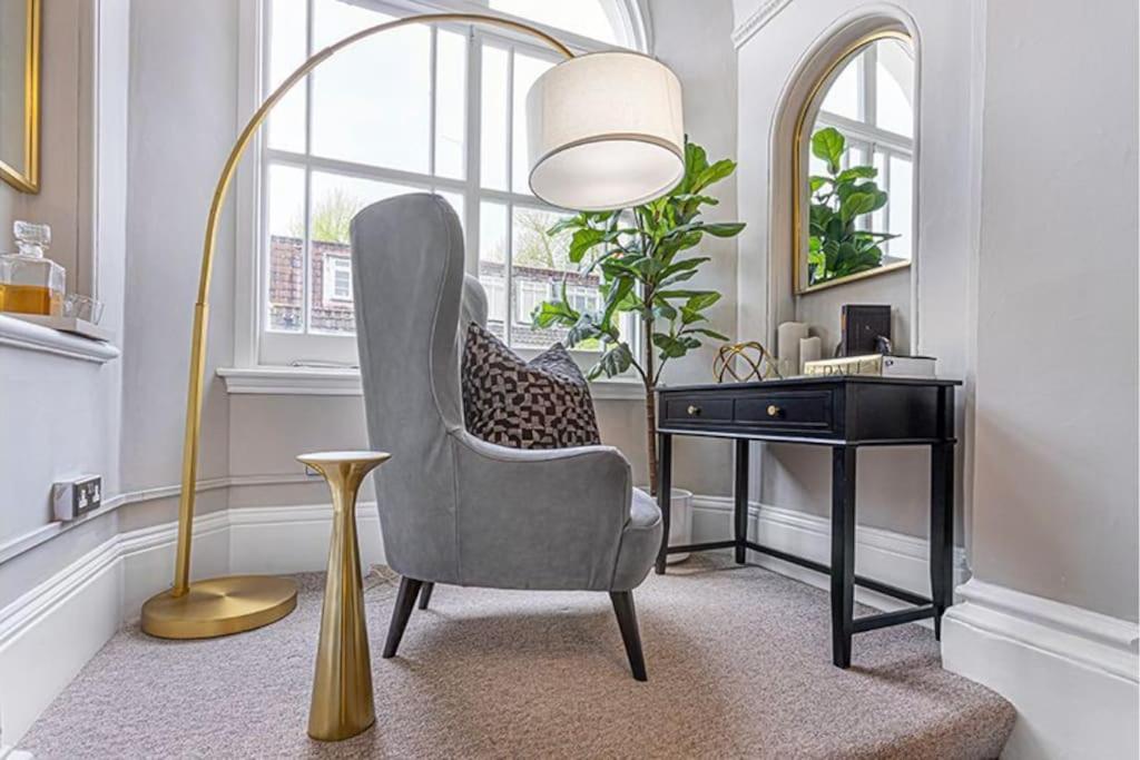 Stylish & Cosy Hyde Park By Tube Metro Stations With Elevator - Lift *